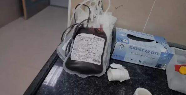 مختبرات غزة تواجه كارثة إنسانية ..  نقص حاد في وحدات الدم  