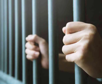 سجن 3 موظفين في بنك 5 سنوات وتغريمهم 15 ألف دينار 