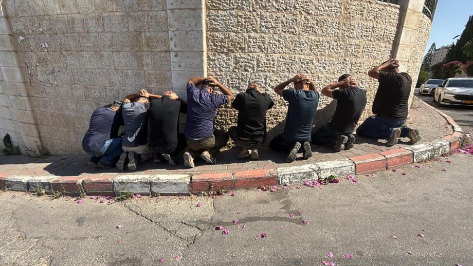 الاحتلال يعتقل مئات العمال الفلسطينيين بحجة "عدم حيازة تصاريح" 