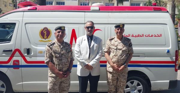 الخدمات الطبية تتسلم 3 سيارات إسعاف من منظمتي "خِدمت" و"أغوش"