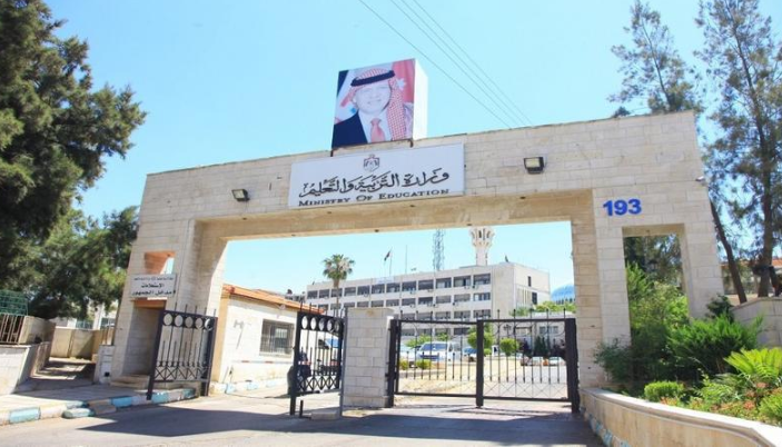 التربية توضح بشأن قرار تأنيث كوادر مدارس الذكور - انفوغراف