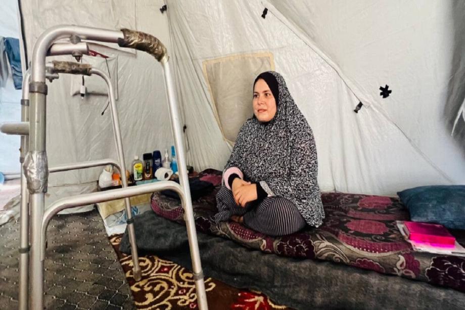 بين الحرب والإعاقة والنزوح ..  نساء غزة يعشن حياة بلا إنصاف