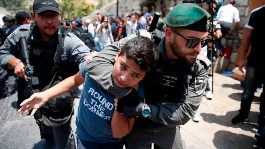 بتسيلم: تحريض المستوطنين يقود لاعتقال 5 أطفال فلسطينيين جنوب الخليل  