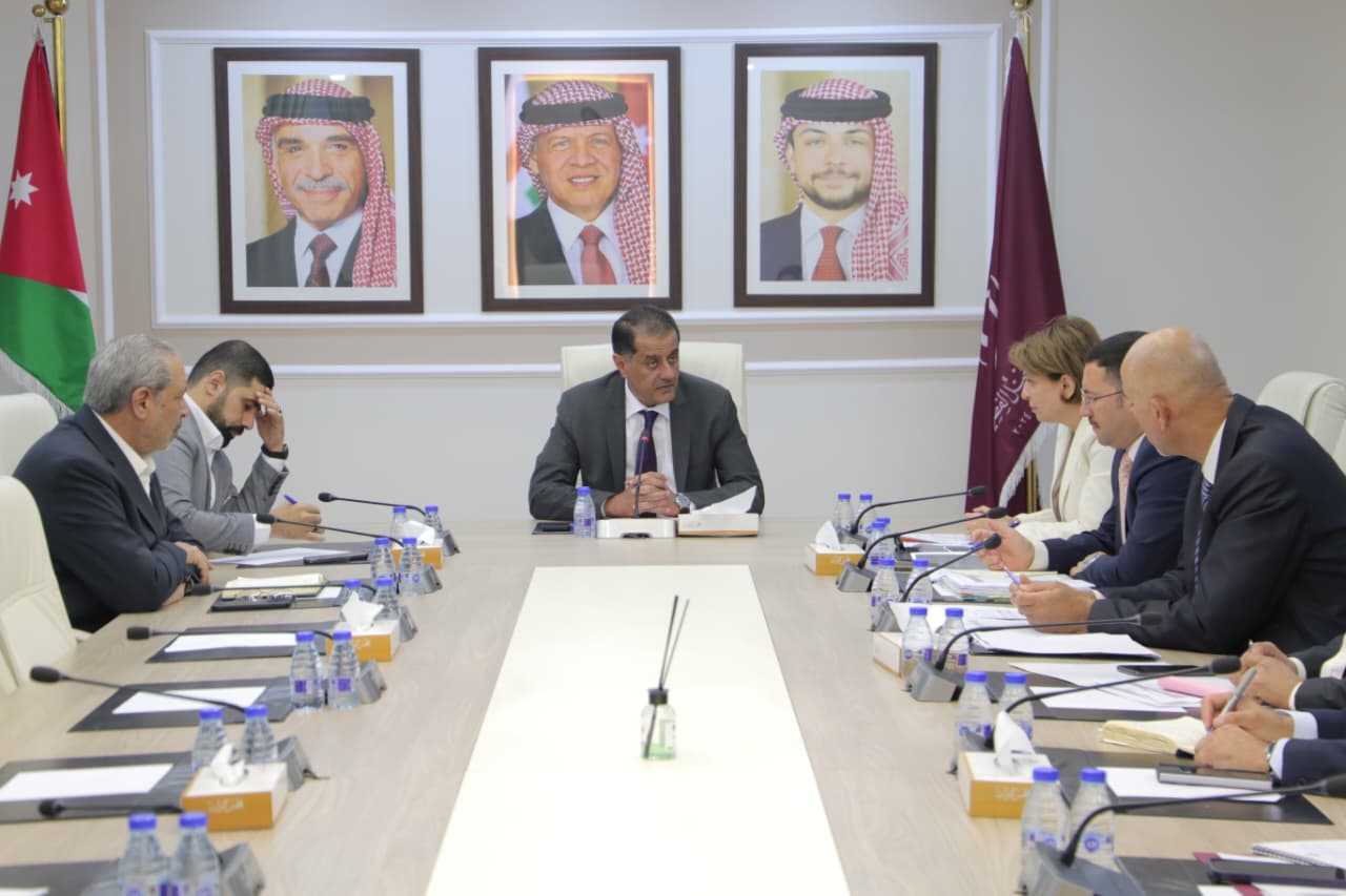 شراء الخدمات ..  (1800) عقد في القطاع العام بينهم أطباء ومهندسون تجاوزت خدمتهم 10 سنوات 
