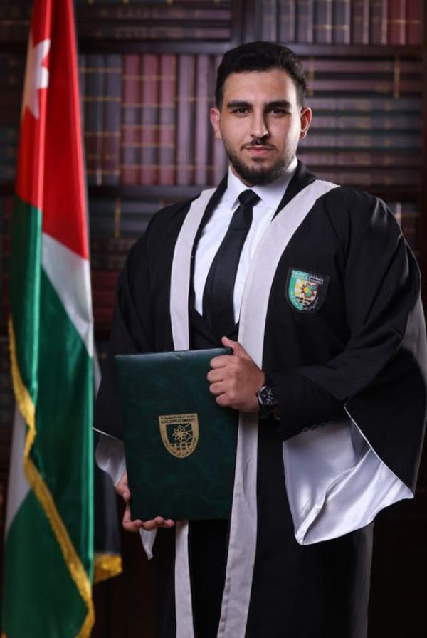 غيث شاكر خليفات  ..  مبارك التخرج