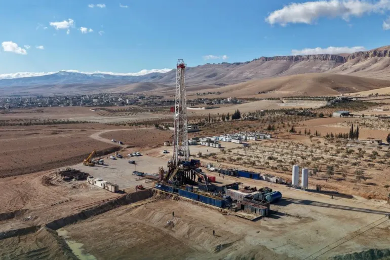 مغردون يشيدون بحفر كوادر سورية لأول بئر غاز في ريف دمشق