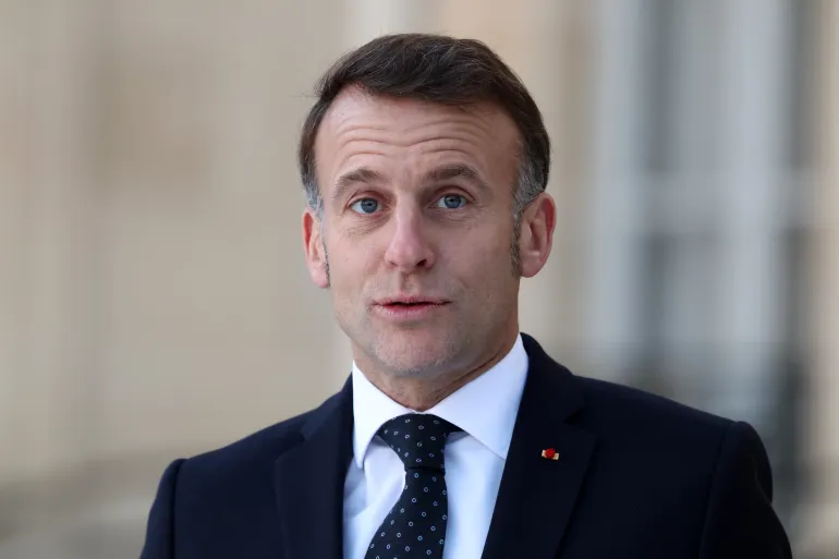 ماكرون يطالب إسرائيل بالتخلي عن أي هجوم بري على لبنان