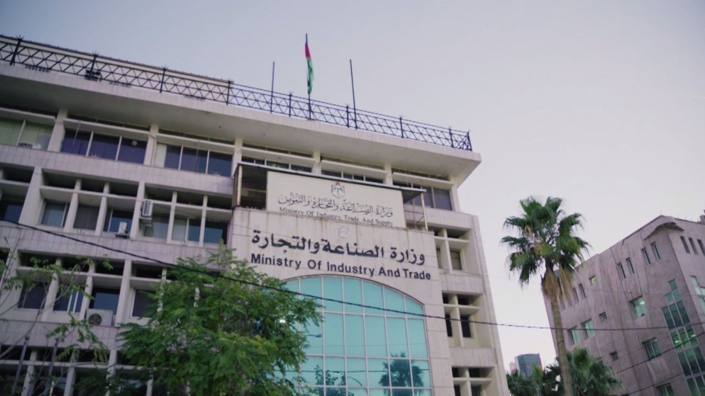 "الصناعة والتجارة": المخزون الاستراتيجي للمواد الأساسية آمن ويكفي لمدد مريحة 