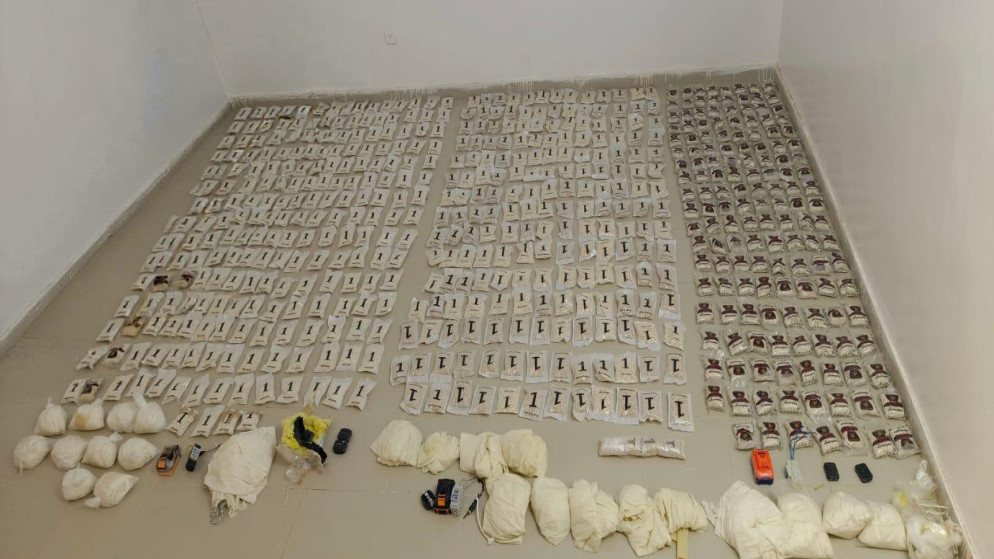 الجيش يحبط 10 محاولات تهريب مواد مخدرة في عملية نوعية بواسطة بالونات وطائرة مسيرة 