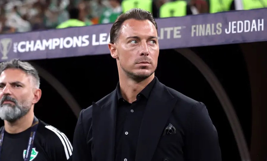 يايسله يوضح ..  هل يرحل إلى تشيلسي بعد التتويج الآسيوي؟ 