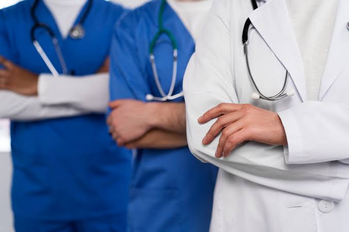 شركات التأمين تهدد باستبعاد الأطباء المضربين وإنهاء نظام الشبكات الطبية