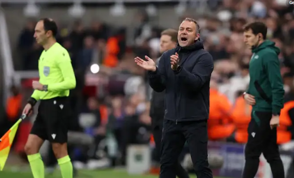 فليك يكشف سر استبدال بيدري ..  ويتوعد نيوكاسل في الإياب