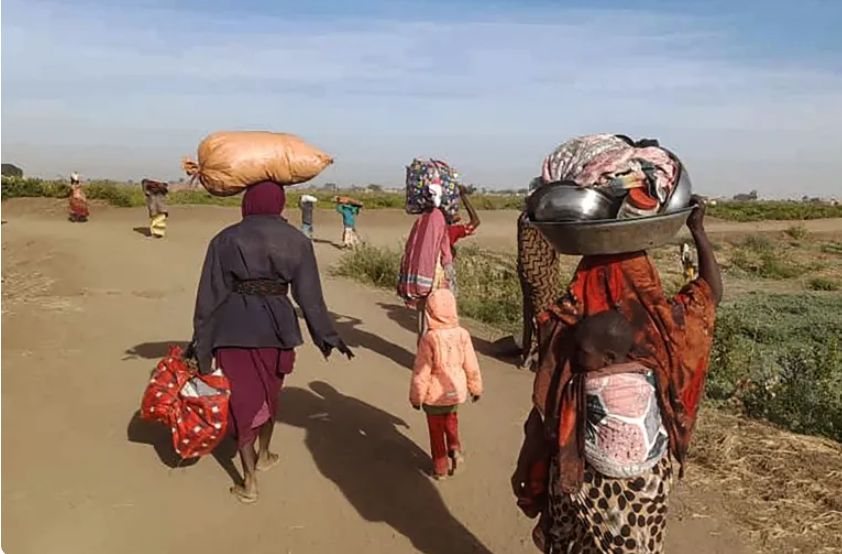 15 ألف عائلة سودانية تنزح من بلدة بدارفور جراء المعارك المستعرة