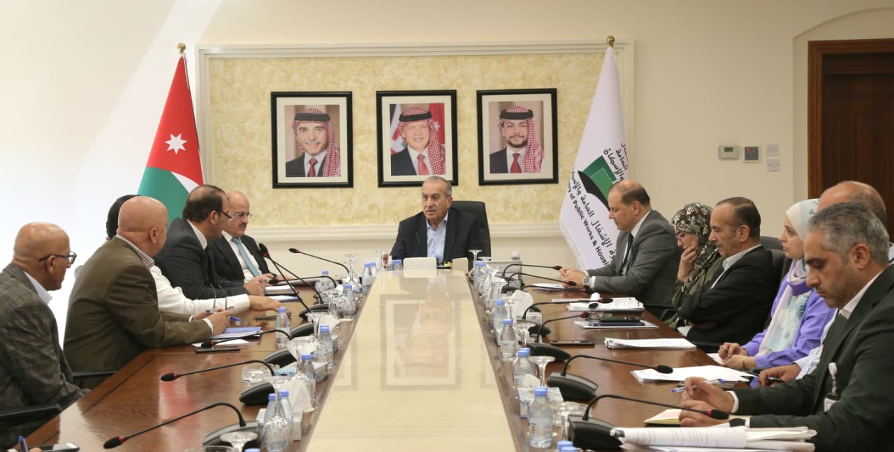خلال لقاءه بنقيب المقاولين أبو السمن يؤكد أهمية تطوير قطاع المقاولات ودعم تصدير أعماله للخارج 