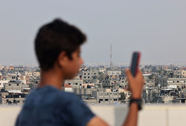 الاحتلال يدمَّر 74% من قطاع الاتصالات في غزَّة  