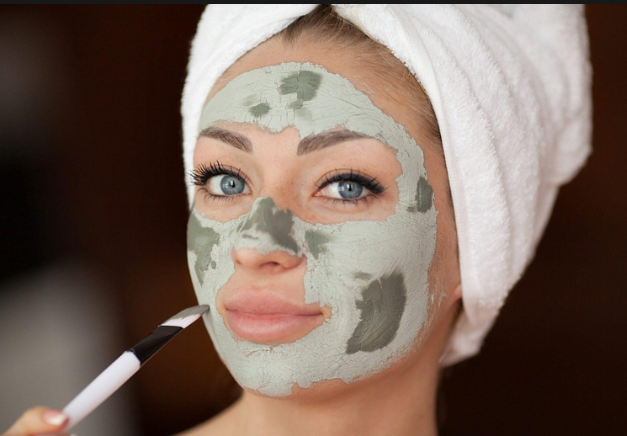 5 وصفات طبيعية لشد البشرة وتعزيز نضارتها