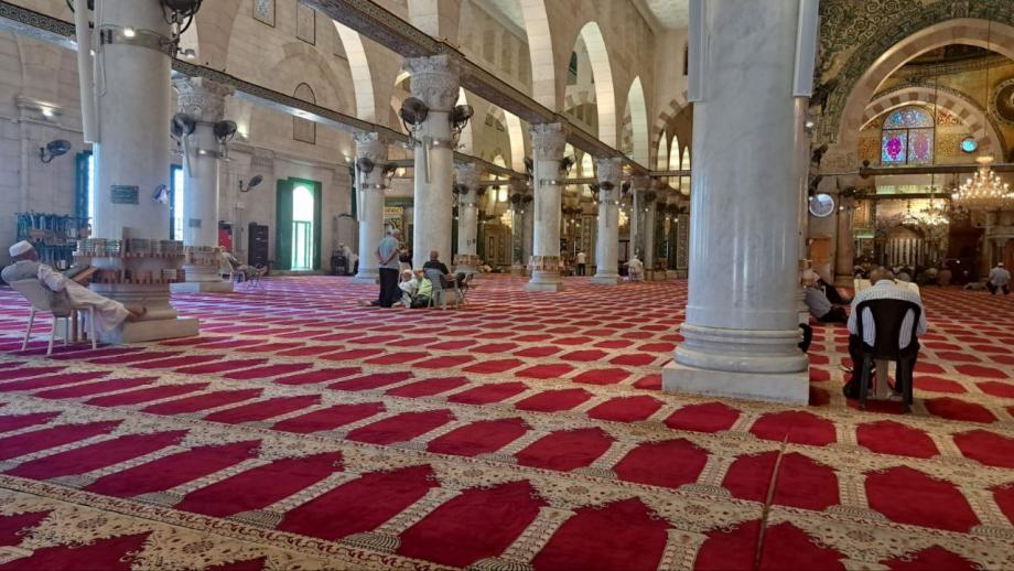 الاحتلال يعيد إغلاق المسجد الأقصى ويعتقل 4 من حراسه