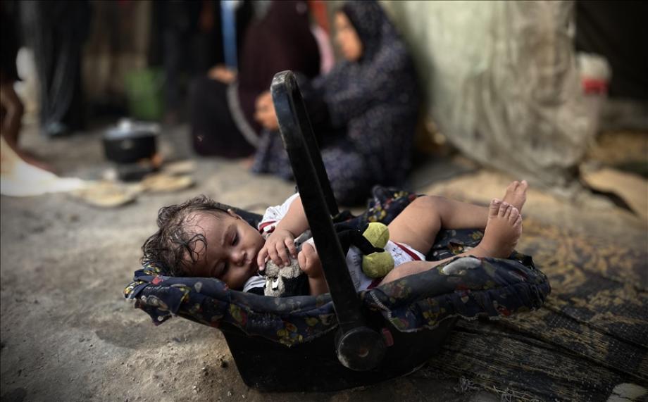 حليب الأطفال يسعِّر بالدَّم ..  والرُّضَّع في غزَّة يدفعون الثَّمن