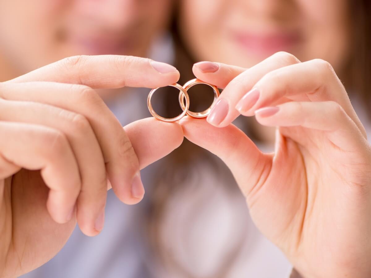 هل بالذهب وحده يتم الزواج؟ سؤال "العازبين" مع الغلاء