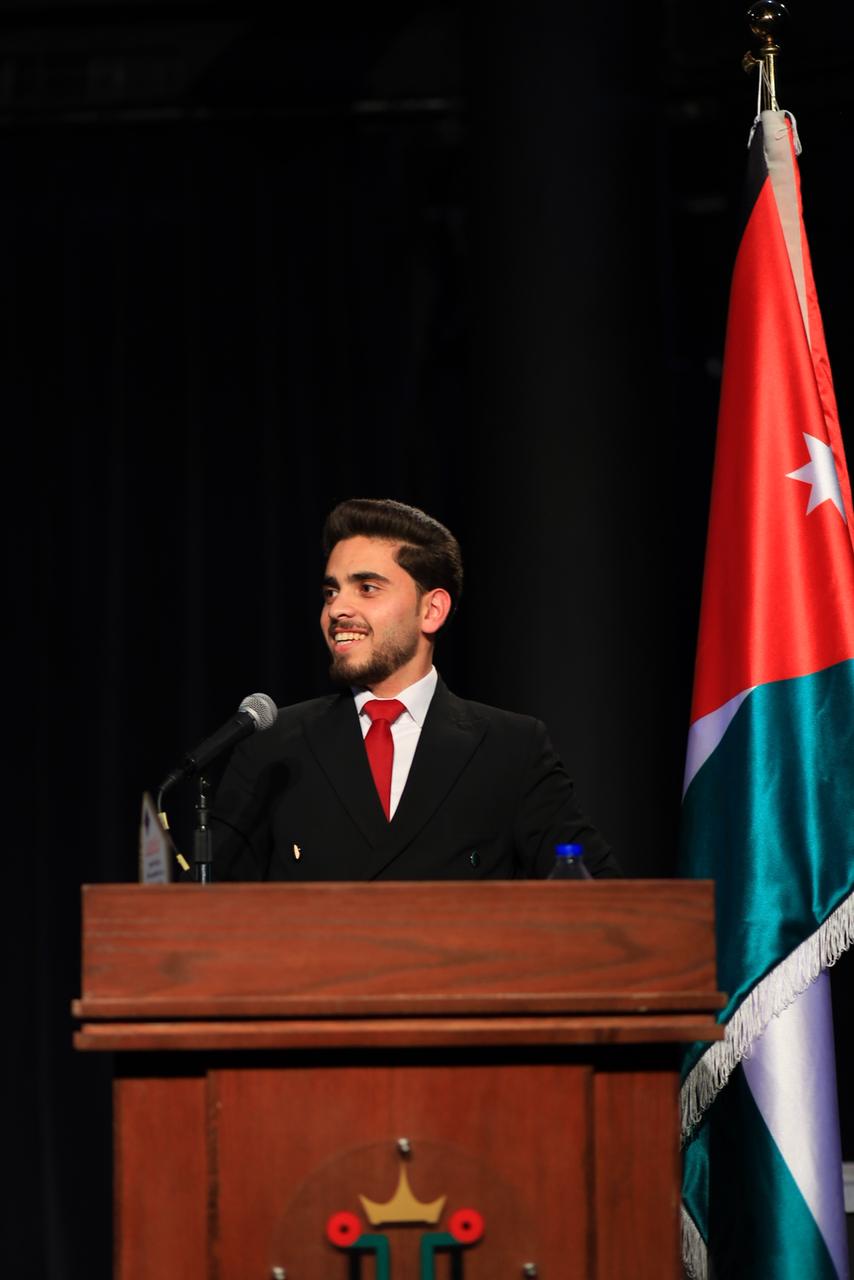 بمشاركة وزارتي التنمية والثقافة ..  صقر نضال أبو قمر ينال "درع القائد 2025"