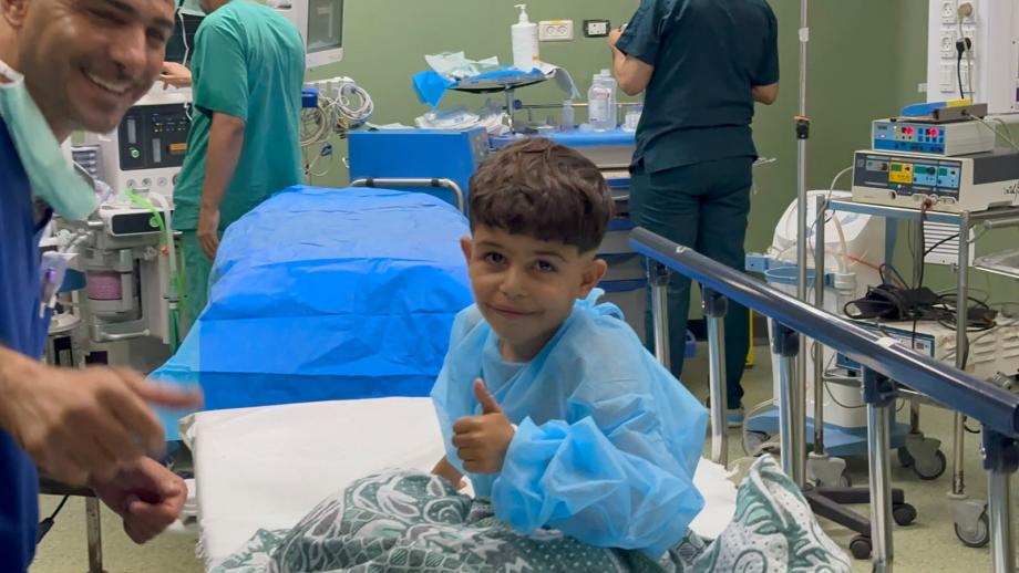 50 طفلًا غزيًّا على موعد مع السمع ..  زراعة القوقعة تخرجهم من عالم الصمت 
