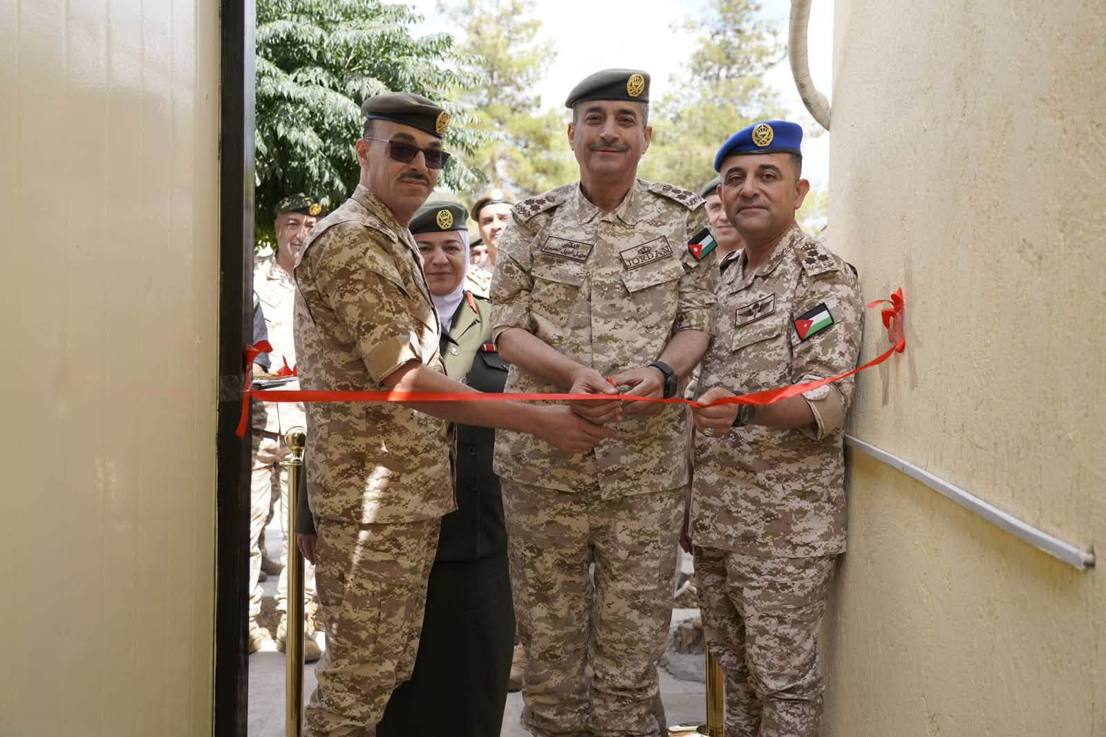 مدير عام الخدمات الطبية يفتتح مكتب تسليم معاملات اللجان الطبية للمتقاعدين العسكريين