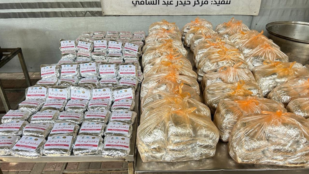 الهيئة الخيرية الهاشمية توزع وجبات ساخنة في غزة