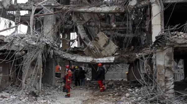 إيران تطلق دفعة صواريخ جديدة  ..  وإسرائيل تقصف تبريز وكرمان 