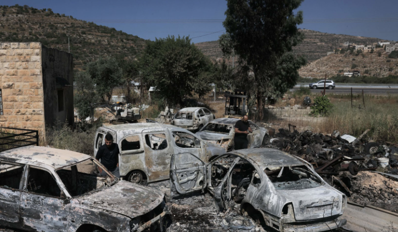 لجنة الكنائس الفلسطينية: حرق مركبتين في رام الله ليس حدثًا معزولًا