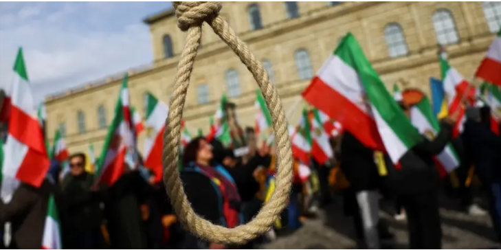 إيران تعدم رجلاً شارك في انتفاضة من أجل حقوق المرأة عام 2022
