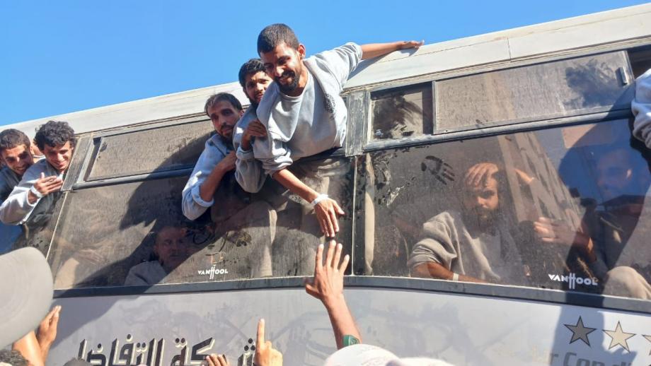 شهادات مروعة من محررين فلسطينين عن تعذيب قاسٍ داخل السجون 
