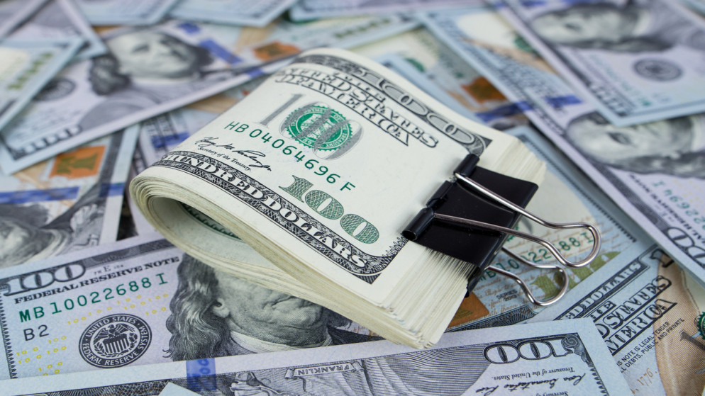 الدولار يقترب من أعلى مستوى في أسبوع مع تجدد التوتر في الشرق الأوسط