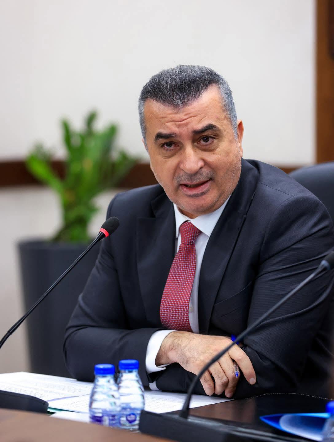الزيادين يسأل وزير الزراعة عن واقع مشروع المربع الصحي للمواشي في معان