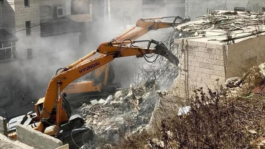 الاحتلال يهدم منزلين في بلدة الخضر جنوب بيت لحم ومستوطنون يستولون على منزلٍ في الخليل  