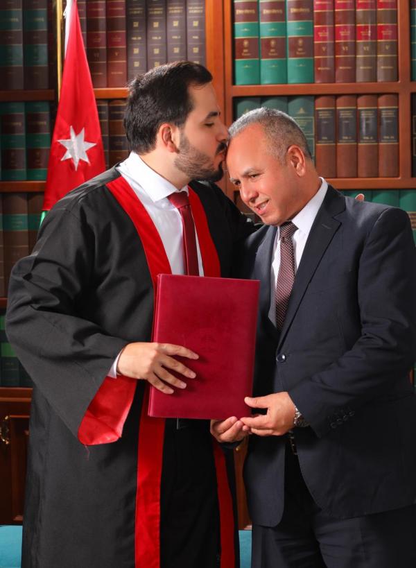 الدكتور محمد حرب الحجاج  ..  مبارك التخرج من كلية الطب