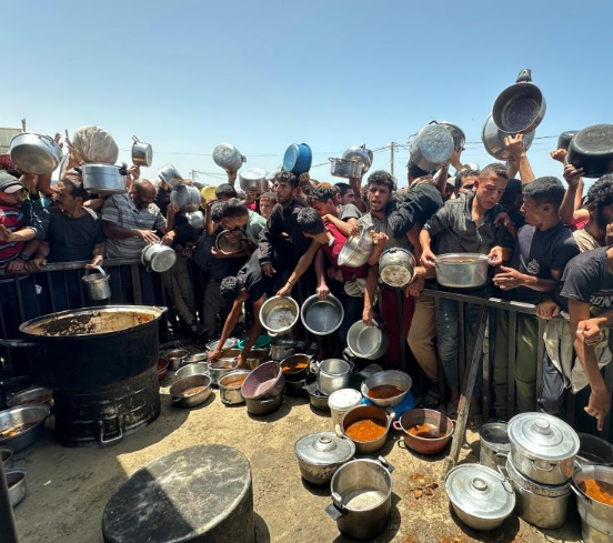 جوعٌ يحاصر الطفولة ..  مأساة رضيعة وُلدت بلا غذاء 