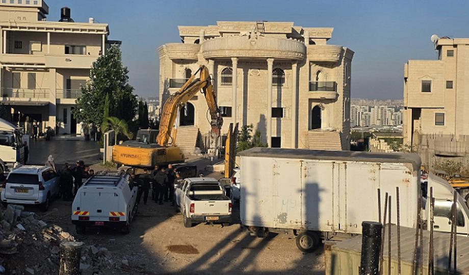 الاحتلال يهدم منزلًا في كفر قاسم بالداخل المُحتل