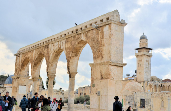 الاحتلال يصدر قرارًا بالاستيلاء على عقارات في باب السلسلة بالقدس 