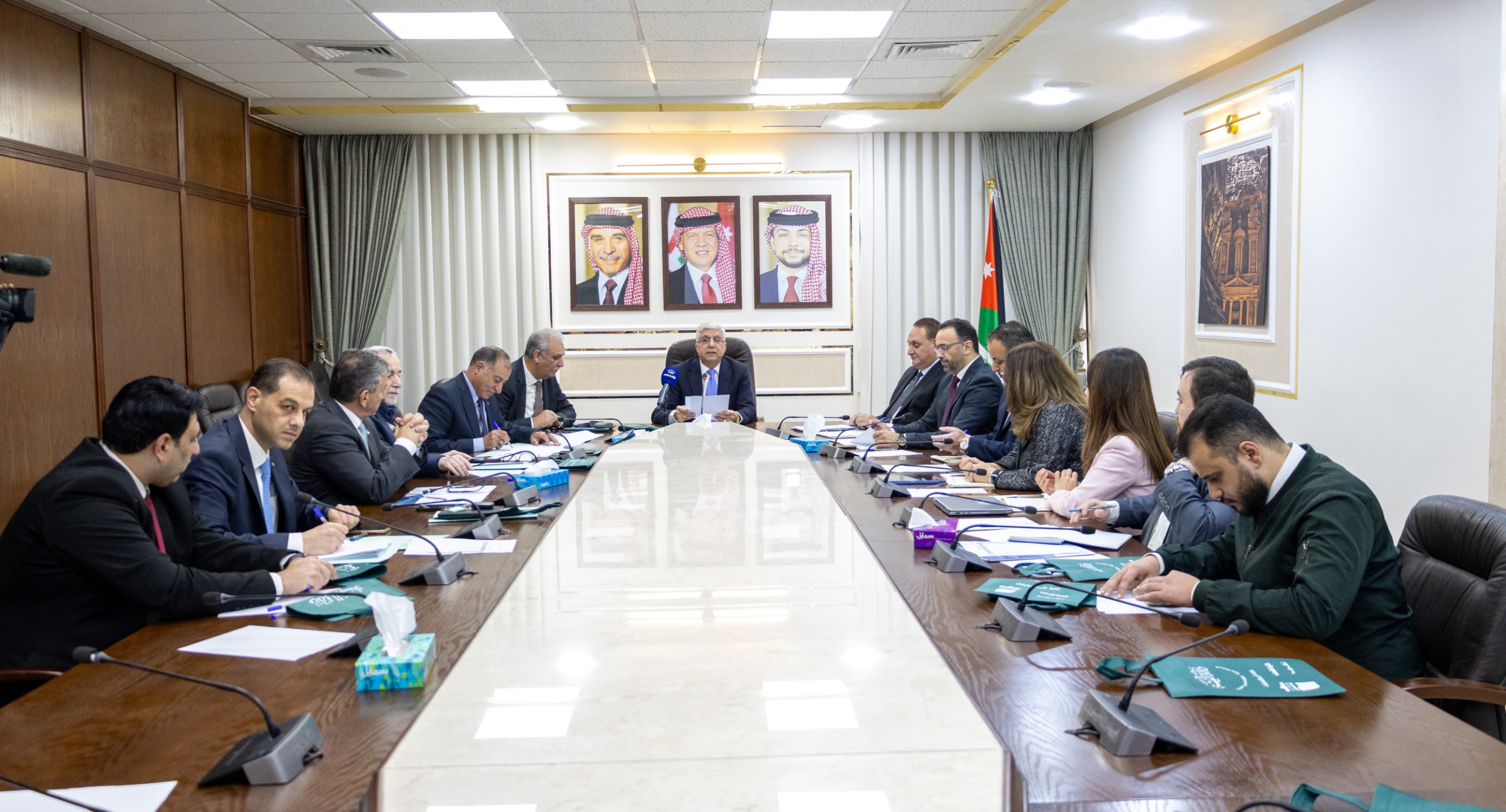 "البيئة النيابية" تناقش وثيقة المساهمة المحددة وطنياً وآليات تنفيذها