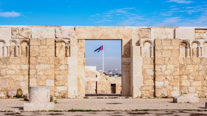 طقس لطيف وفرصة لزخات مطرية محدودة
