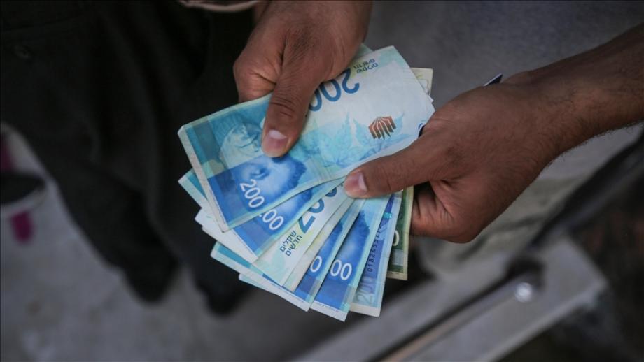 سلطات الاحتلال تستولي على 7.5 ملايين دولار من أموال المقاصة 