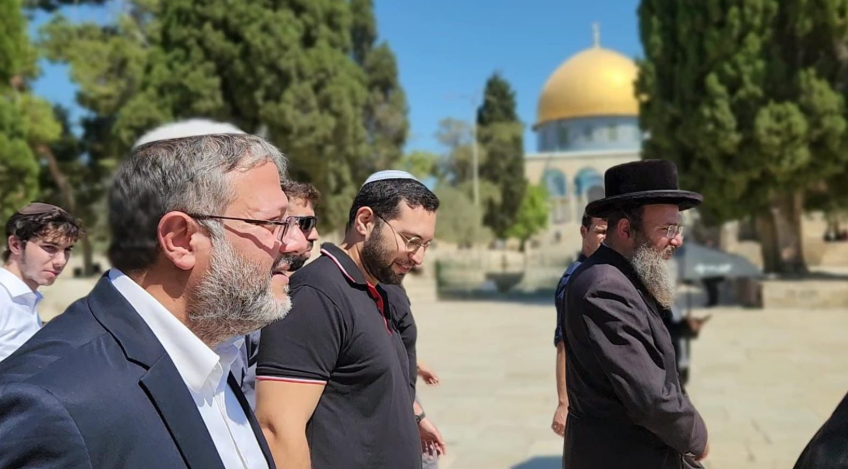بن غفير يؤدي طقوسا تلمودية بمستوطنين داخل باحات المسجد الأقصى