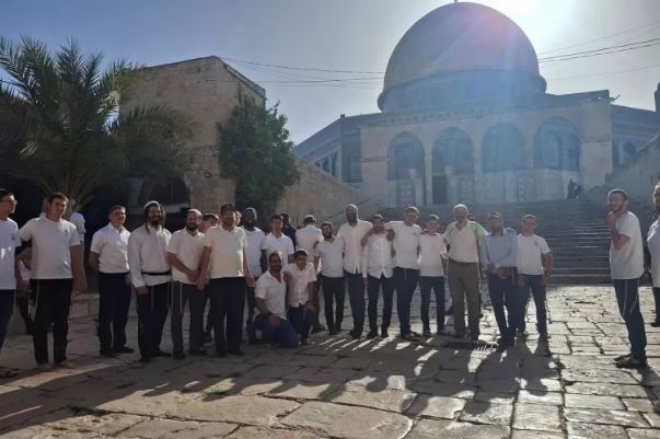 مستوطنون يقتحمون الأقصى والاحتلال يحول منازل في الضفة لثكنات