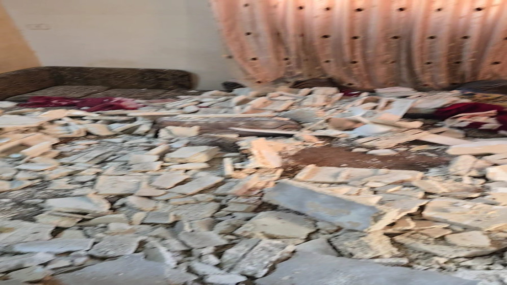 إصابتان بانهيار جزئي لسقف منزل في مخيم الحصن