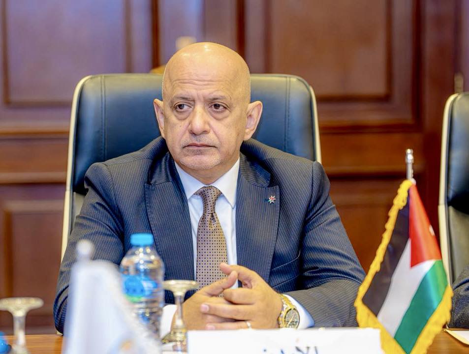 الحاج توفيق: دعوة لإنشاء خط ملاحة وطني وطيران منخفض التكلفة لدعم الاقتصاد