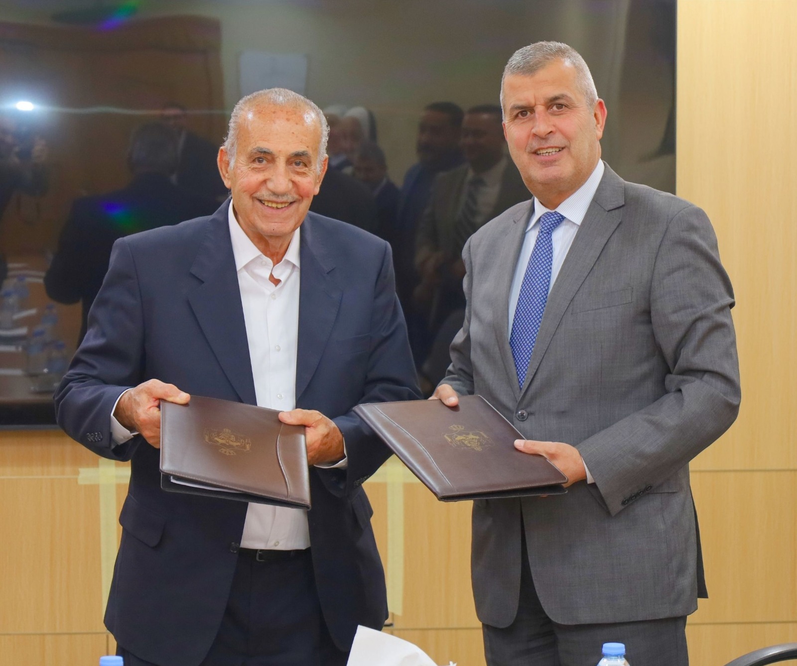 وزارة الطاقة توقع اتفاقية استبدال 27728 وحدة انارة في بلديات "جرش وعجلون والمفرق" بأخرى موفرة للطاقة