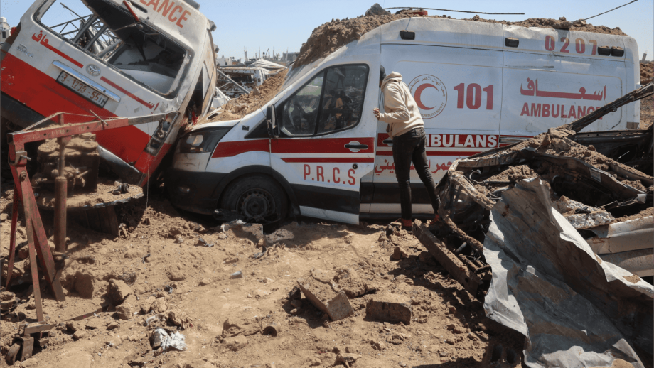 مجزرة المسعفين في رفح: ألف رصاصة على مركبات الطوارئ وعمال الإغاثة 