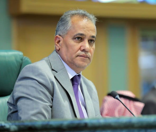 الهميسات يطالب باستقالة وزير الادارة المحلية عقب إقرار قانونها 