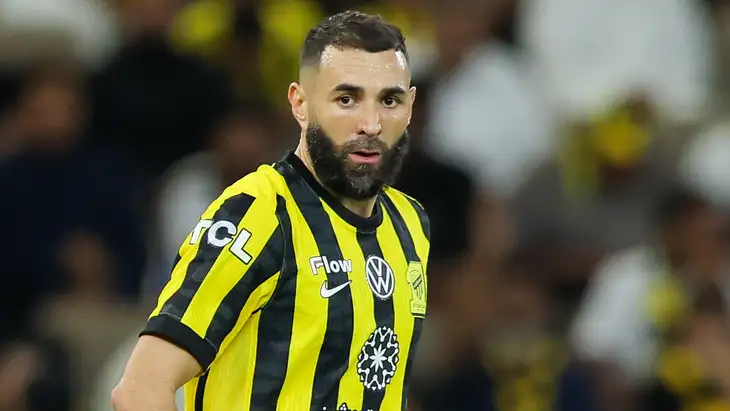 الطريق إلى فرنسا ..  بنزيما يُعلن حالة الطوارئ في الاتحاد