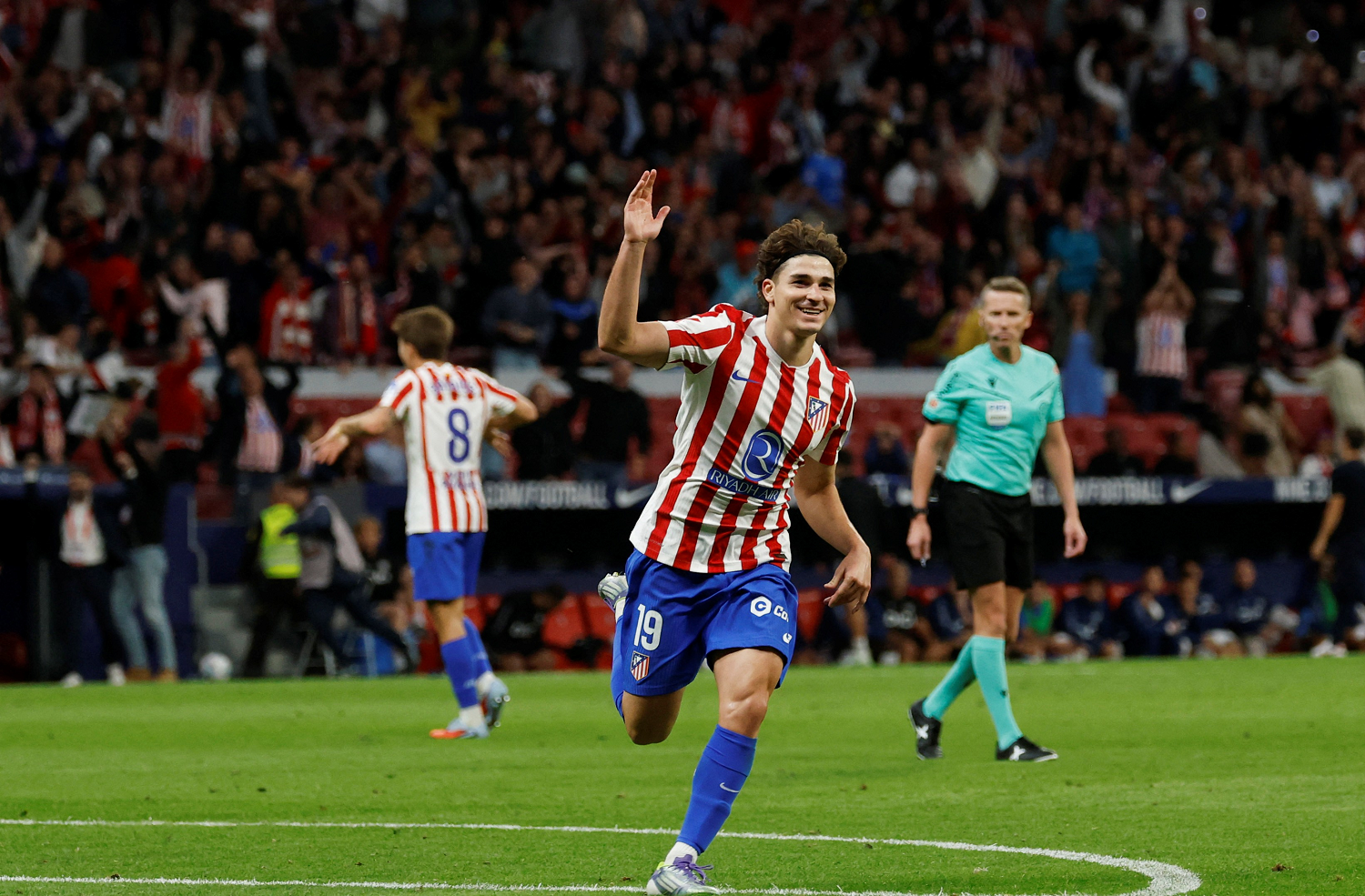 "هاتريك" ألفاريز يقود أتليتيكو مدريد لفوز صعب أمام رايو فايكانو